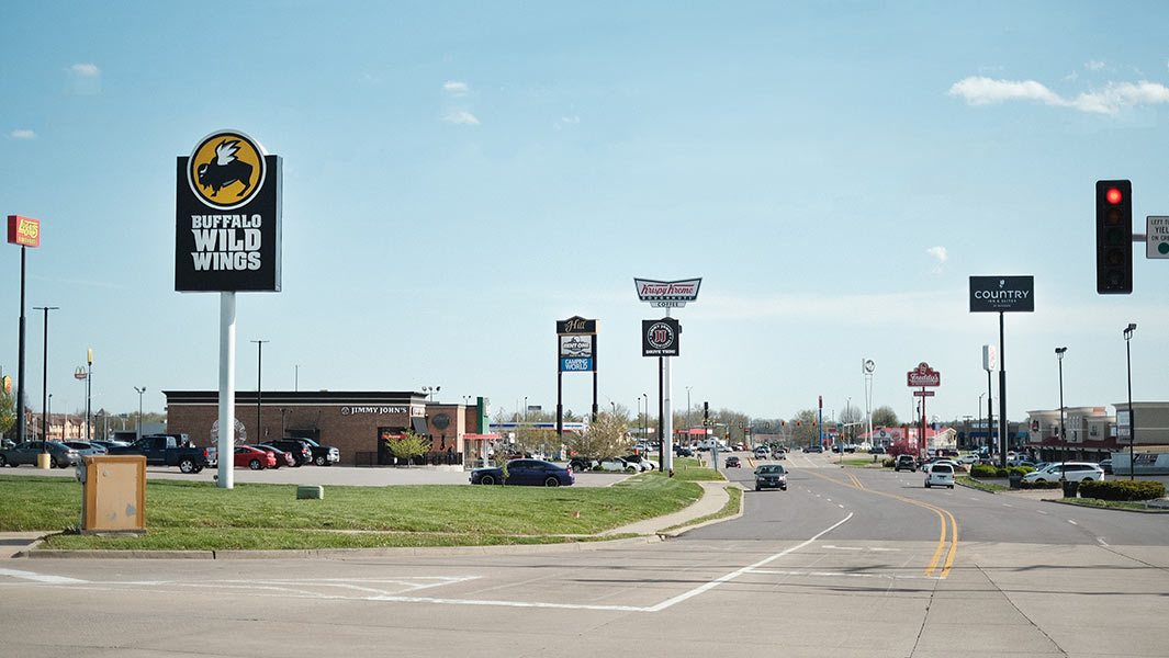 Buffalo Wild Wings Commercial Real Estate in Marion, Illinois on The Hill